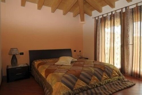 Трехместный номер, балкон, вид на город в La Marina RistHotel