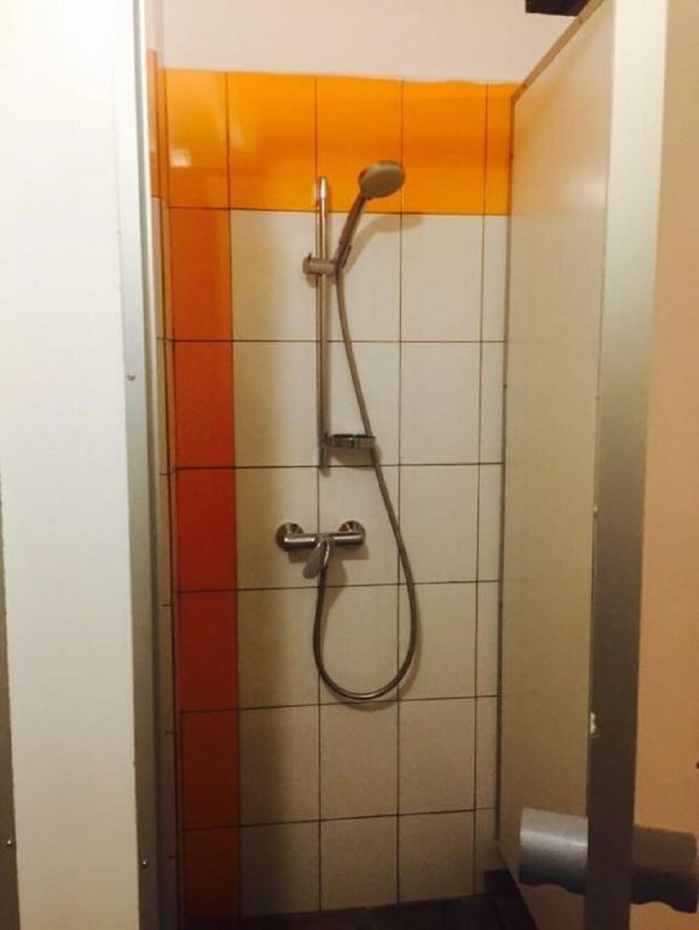 Трехместный номер с общей ванной комнатой