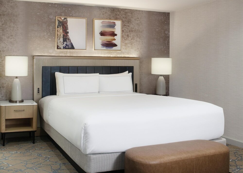 Suite, 1 King Bed, Tower
