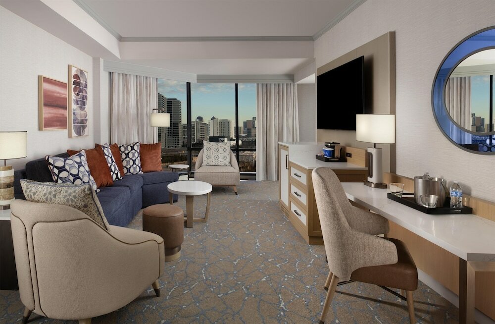 Suite, 1 King Bed, Tower