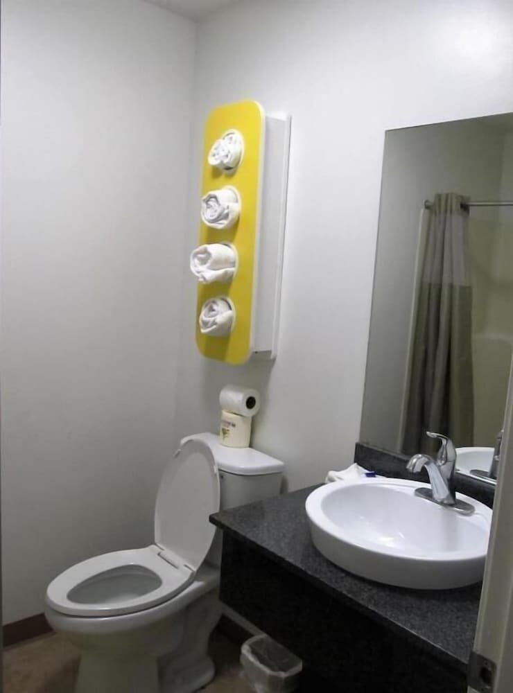 Deluxe Room, 1 King Bed, Non Smoking, Refrigerator & Microwave