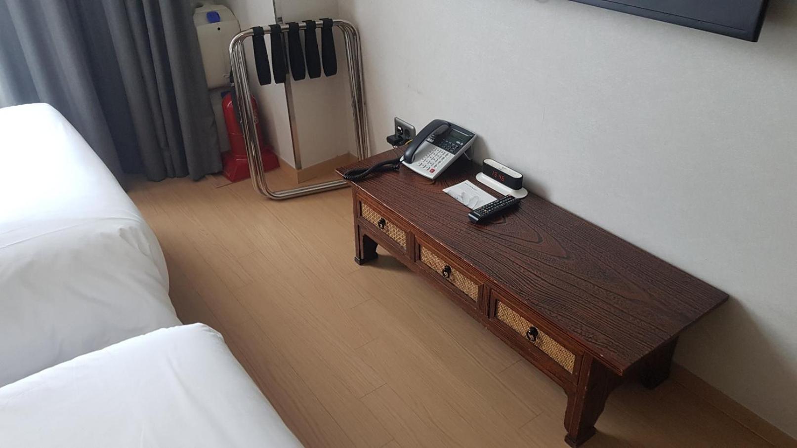 Ondol Twin (2 Single Beds, No Carpet)