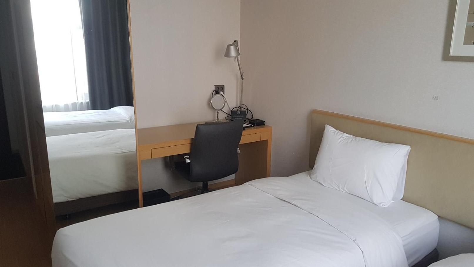 Ondol Twin (2 Single Beds, No Carpet)