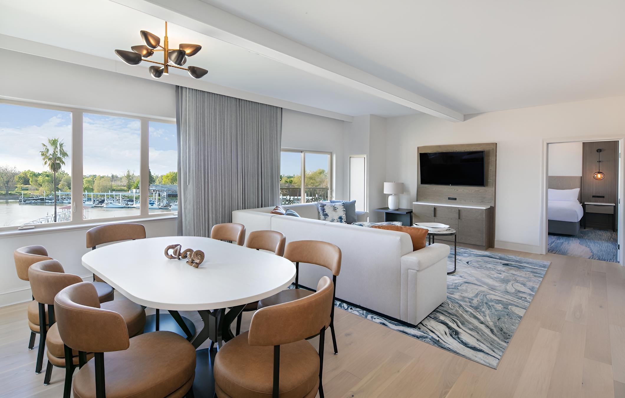 1 Bedroom Vice Presidential Suite, 1 King, Sofa Bed, River View, Balcony
