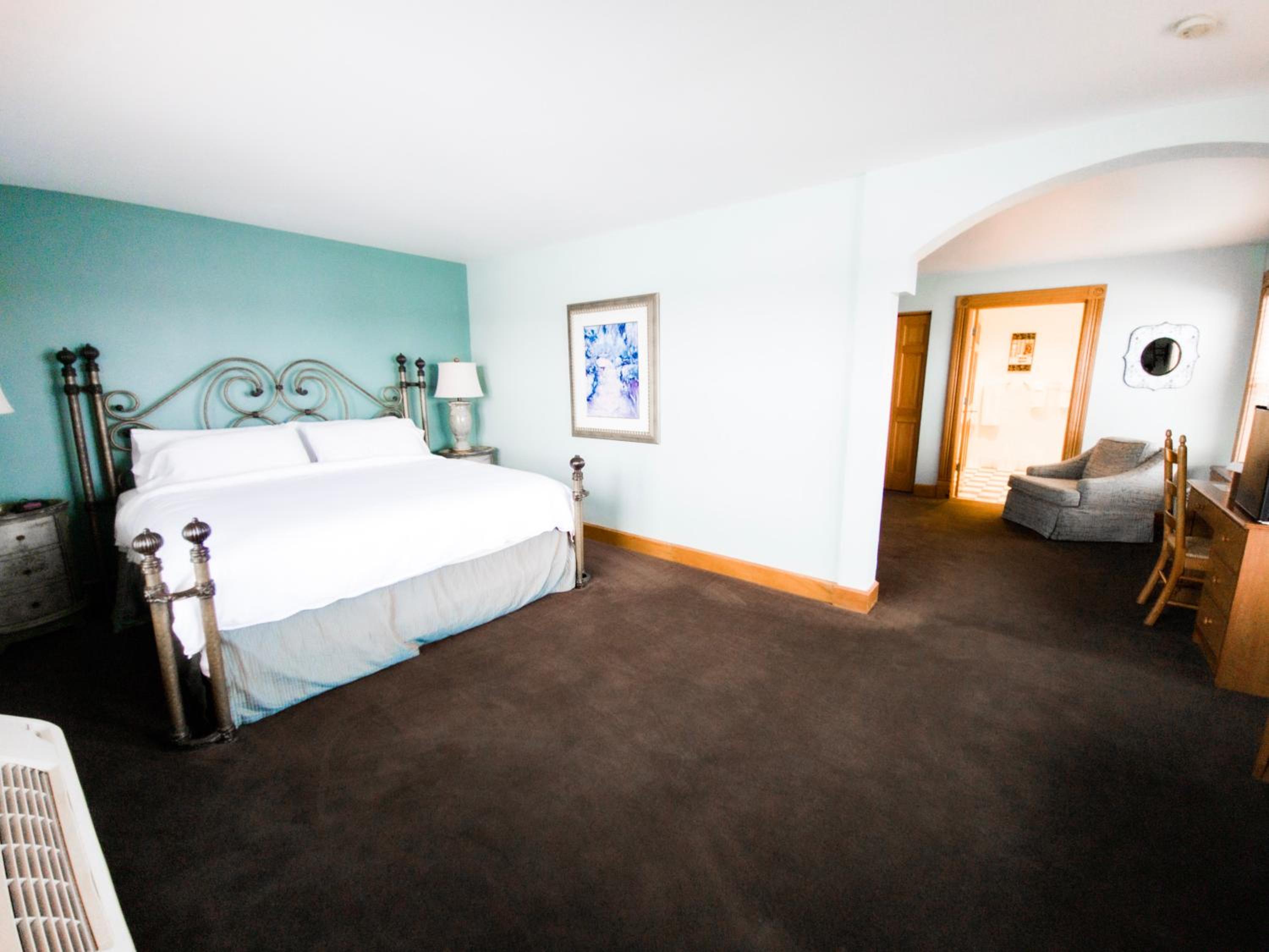 Deluxe King Suite