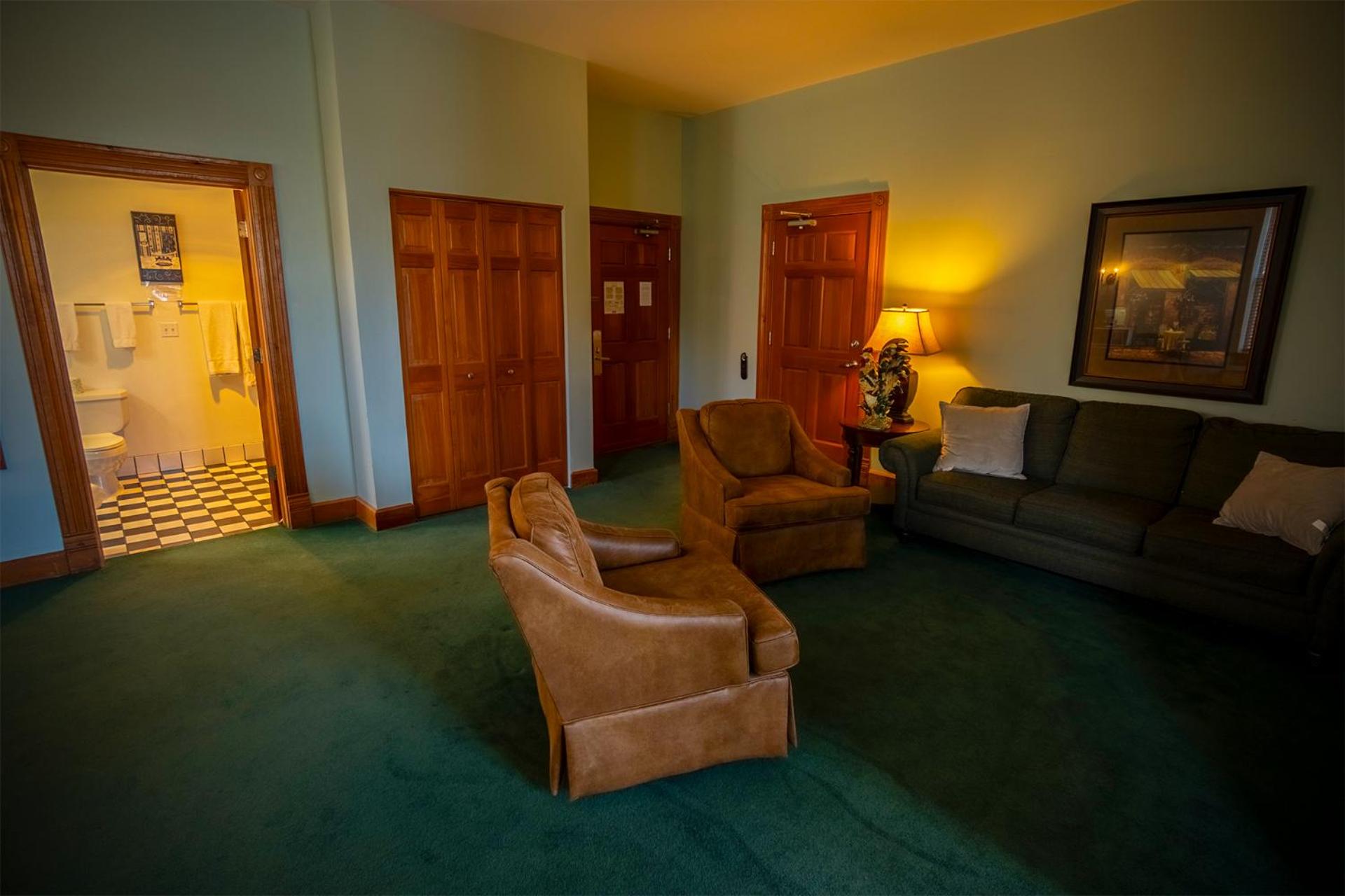 Deluxe King Suite