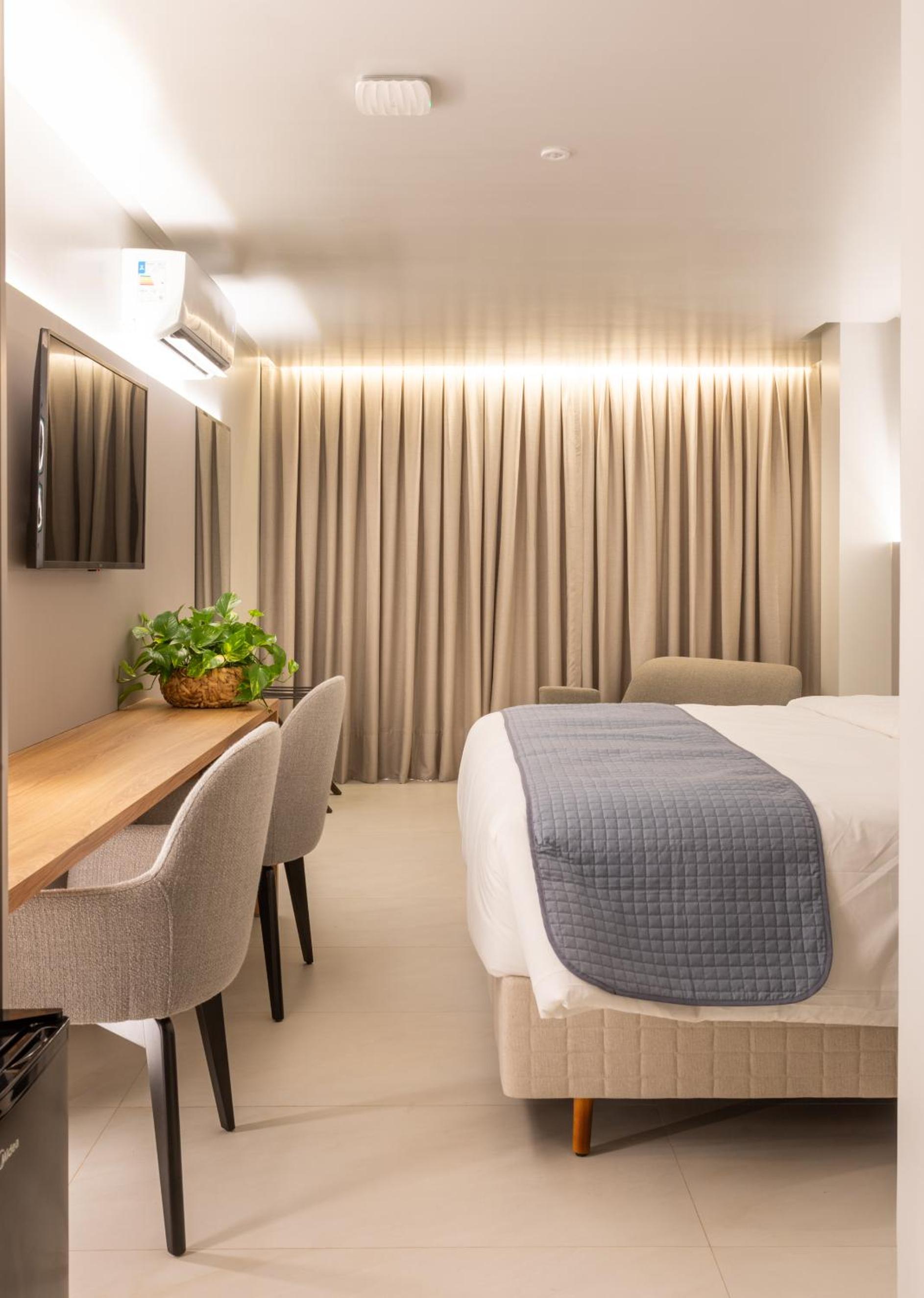 Deluxe Suite with Spa Bath