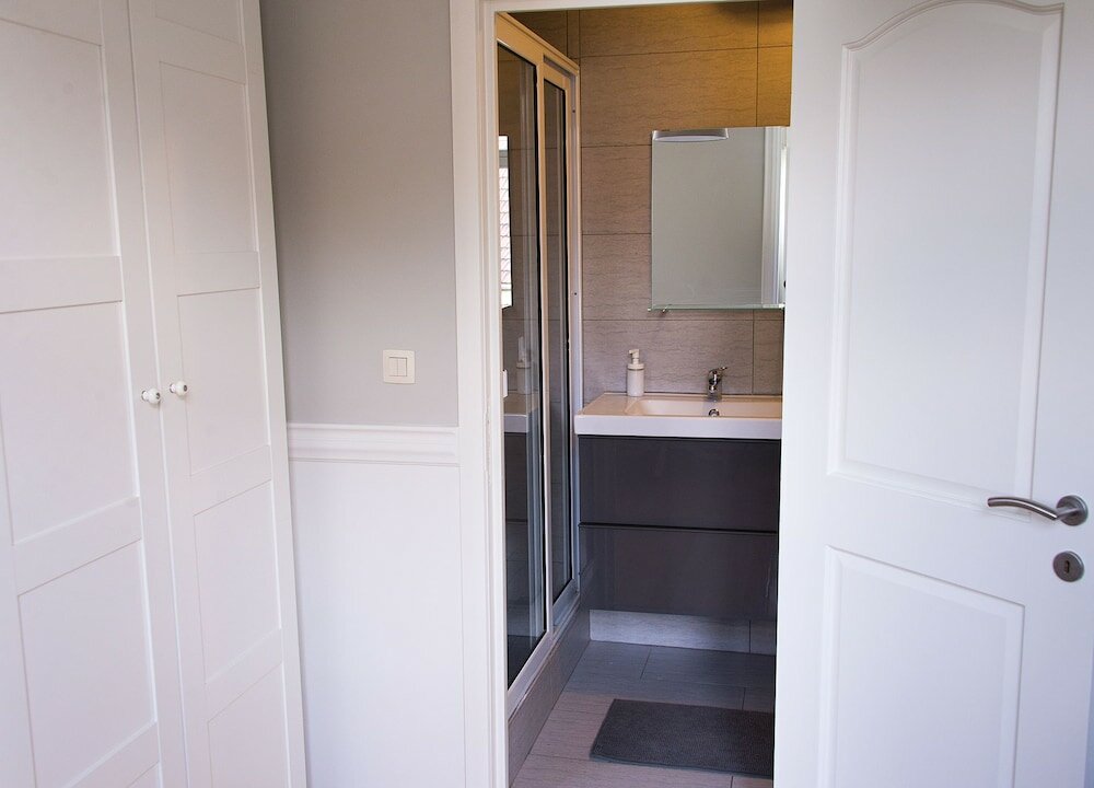 Business Suite, Kitchen, Garden View