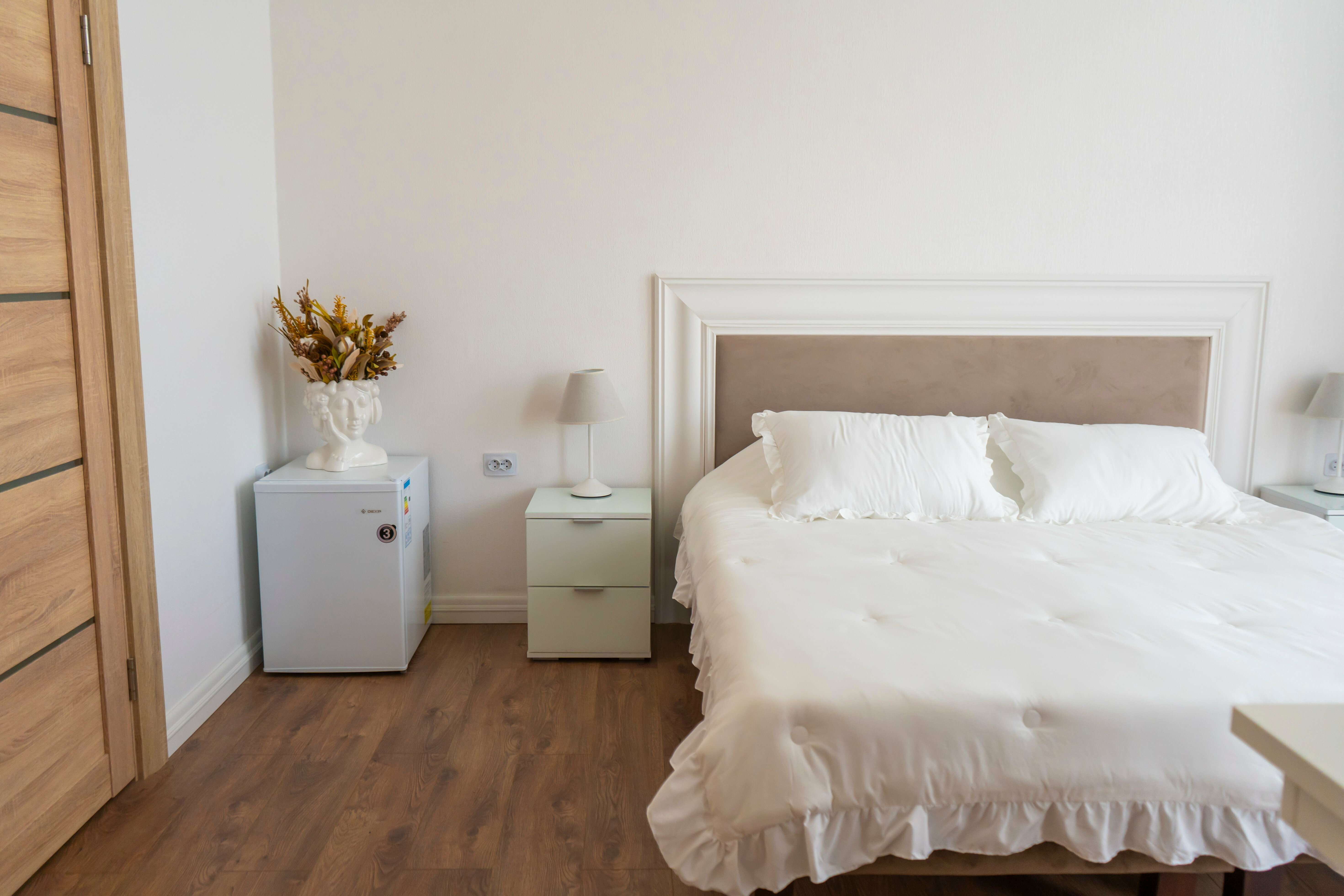 Двухкомнатный номер Люкс на трех-четырех гостей с балконом видом на море (корпус Б)