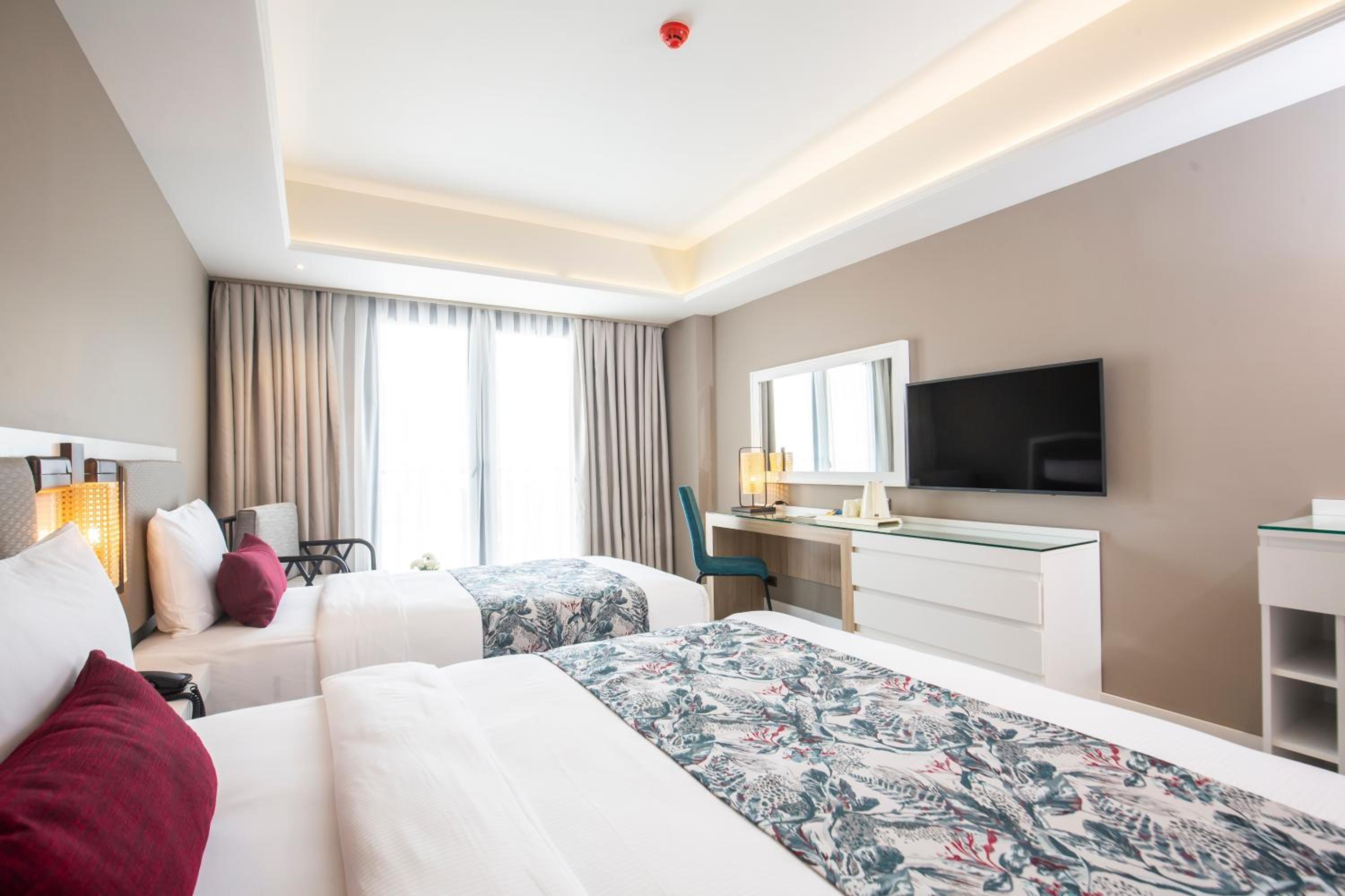 Deluxe Room (2 Adults + 1 Child)