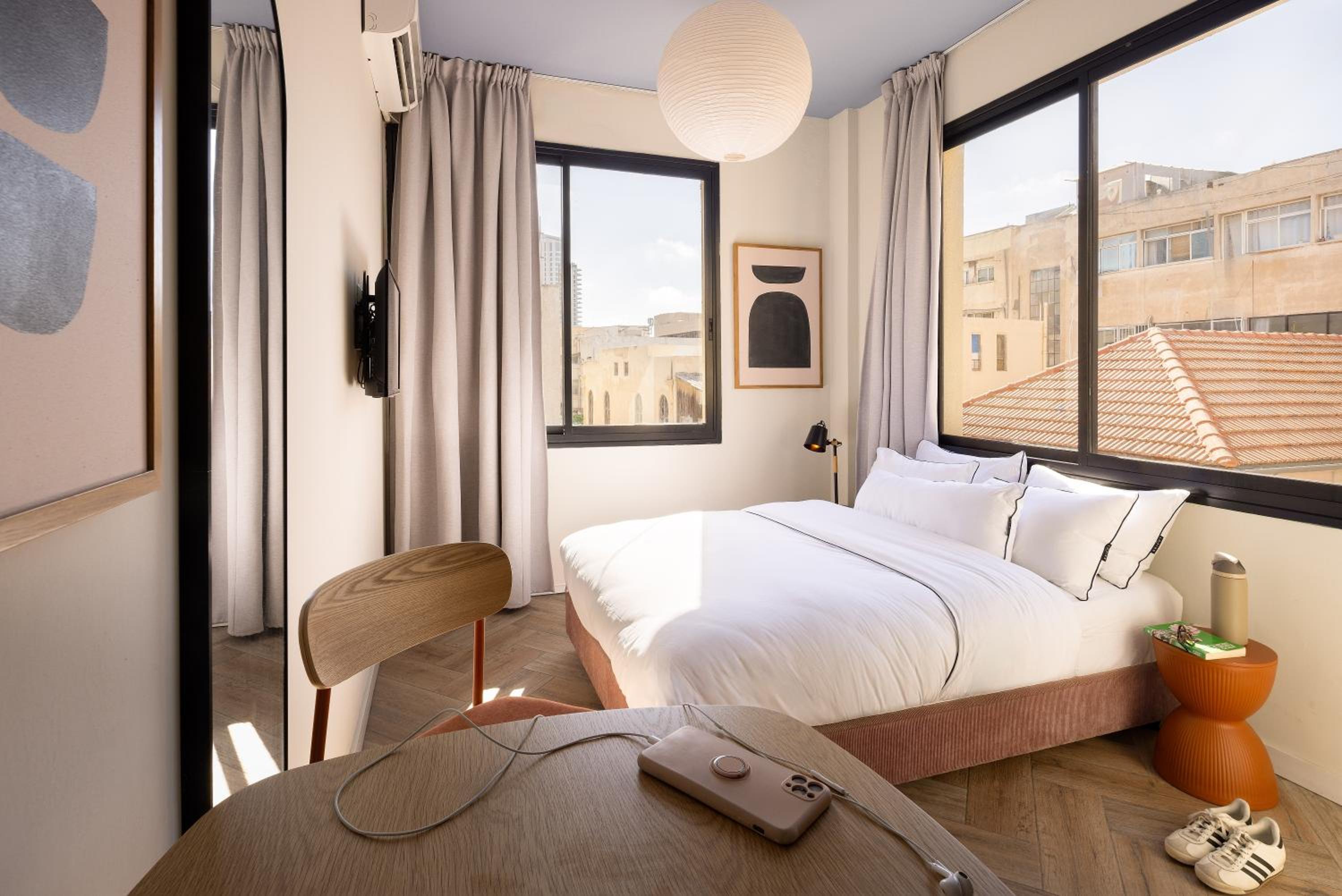 Side by side Studio rooms (no connecting door)