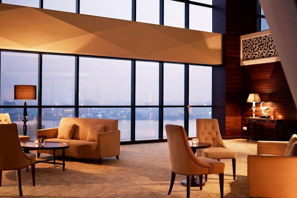 Club Room, 2 Twin Beds, City View
