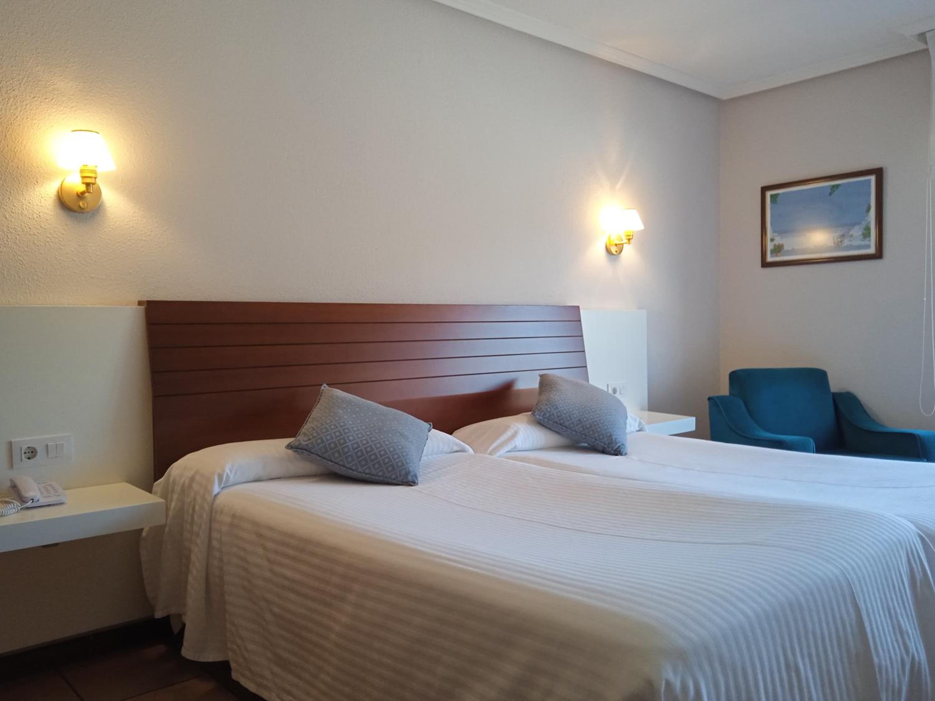 Double or Twin Room with Sea View