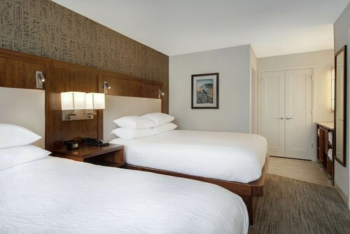 Номер, для некурящих (2 Double Beds with Sofa bed) в Embassy Suites by Hilton Detroit Metro Airport