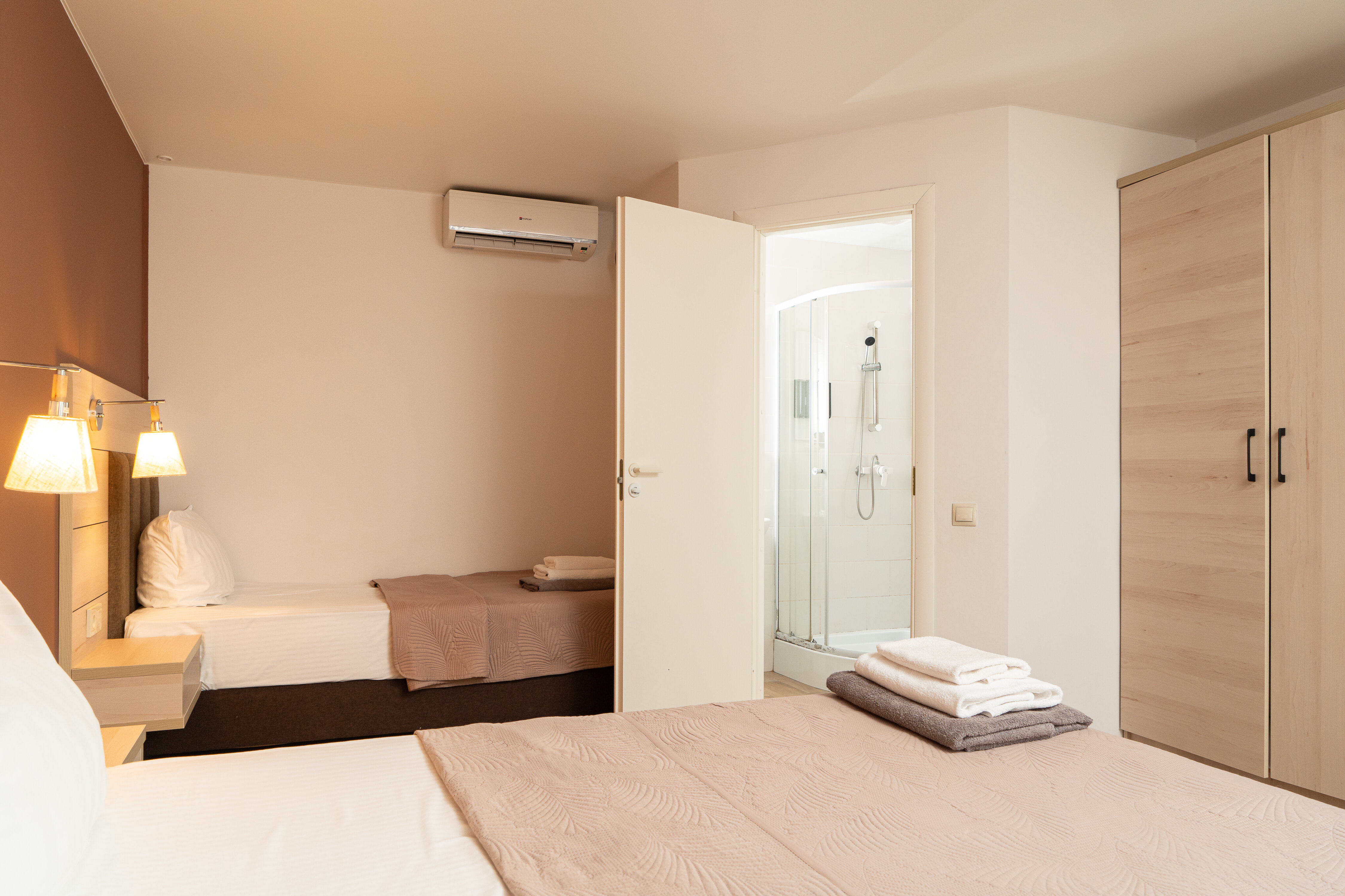 Трехместный номер с террасой