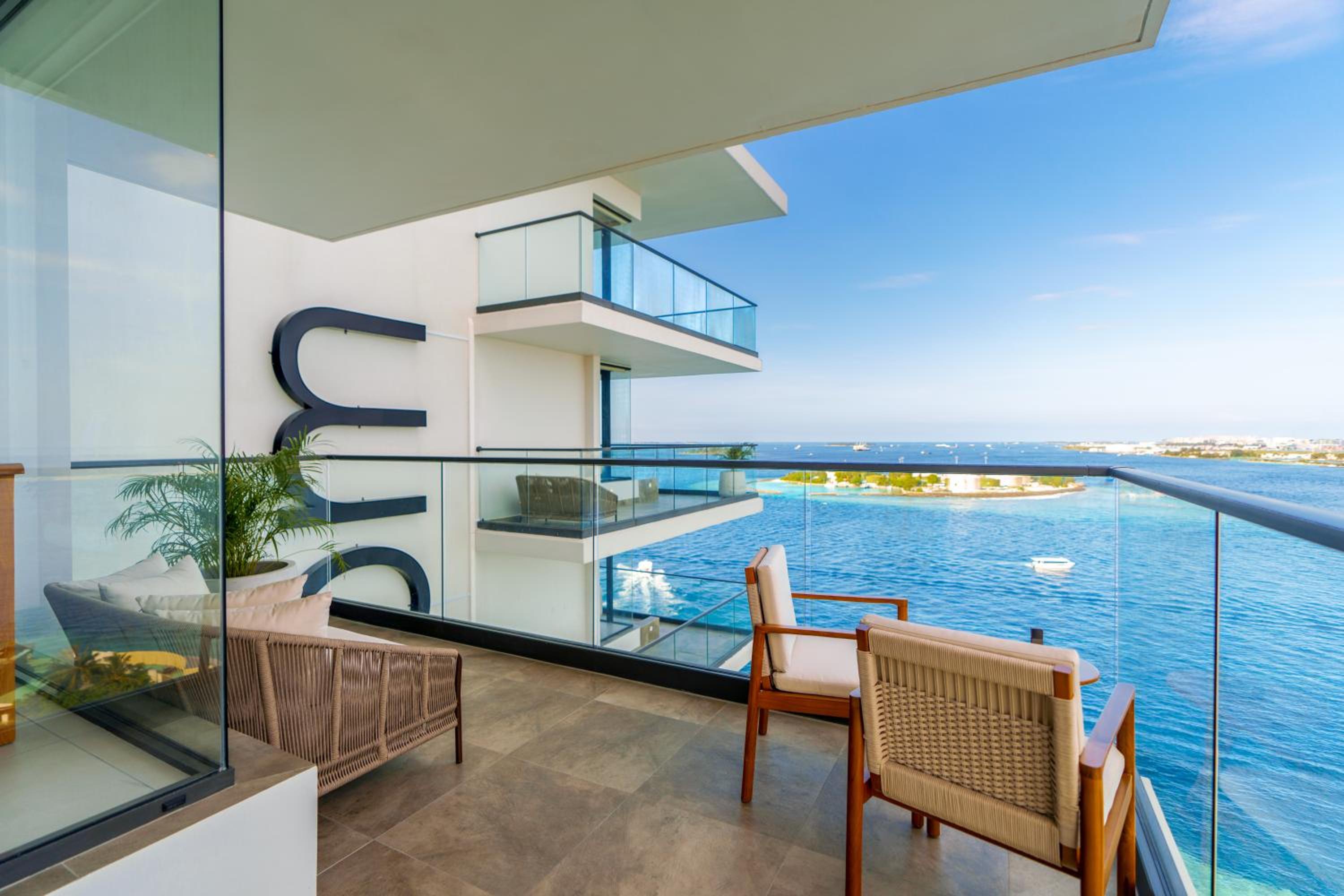 Superior Ocean Front Deluxe (Free Airport Transfer)