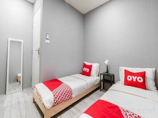 Private Twin Room with Shared Washroom