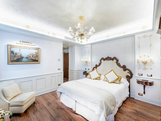 Superior Double Room Golden Leaf
