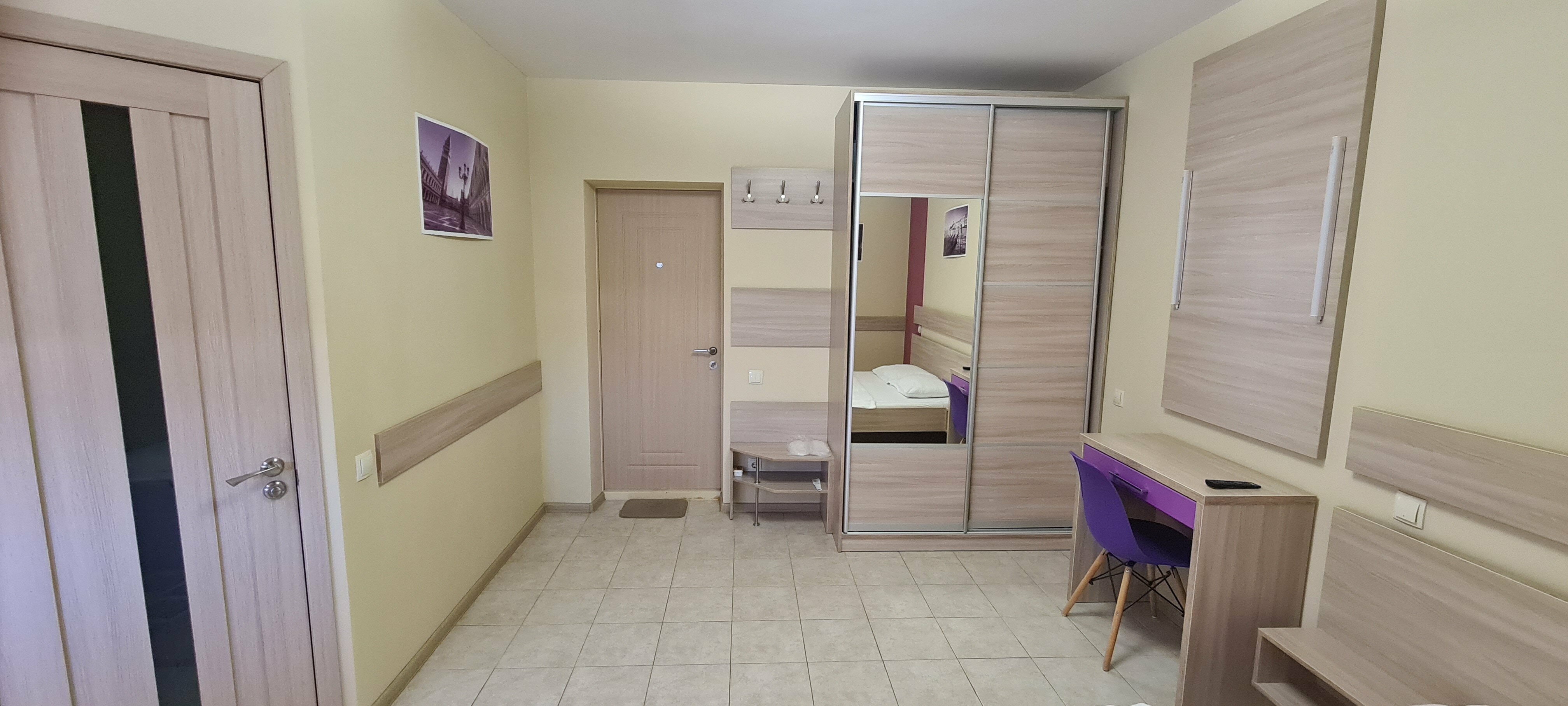 Стандарт "Фиолетовый" с завтраком с  балконом с мини-кухней и с двуспальной кроватью