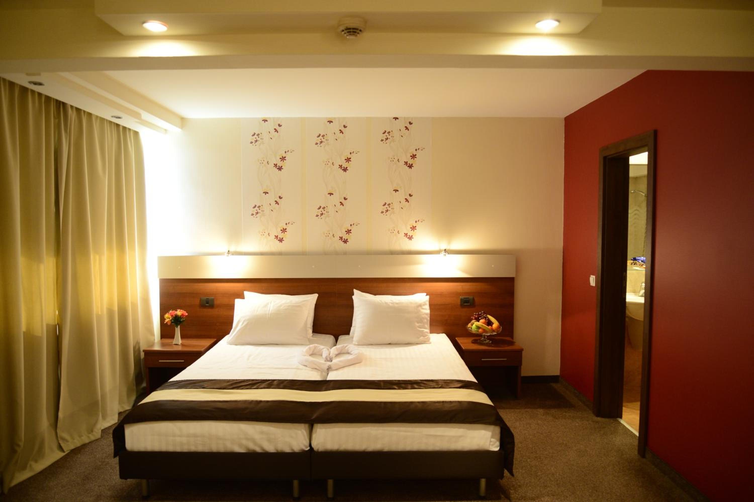 Deluxe Twin Room with Sofa Bed - Free Late Check-out