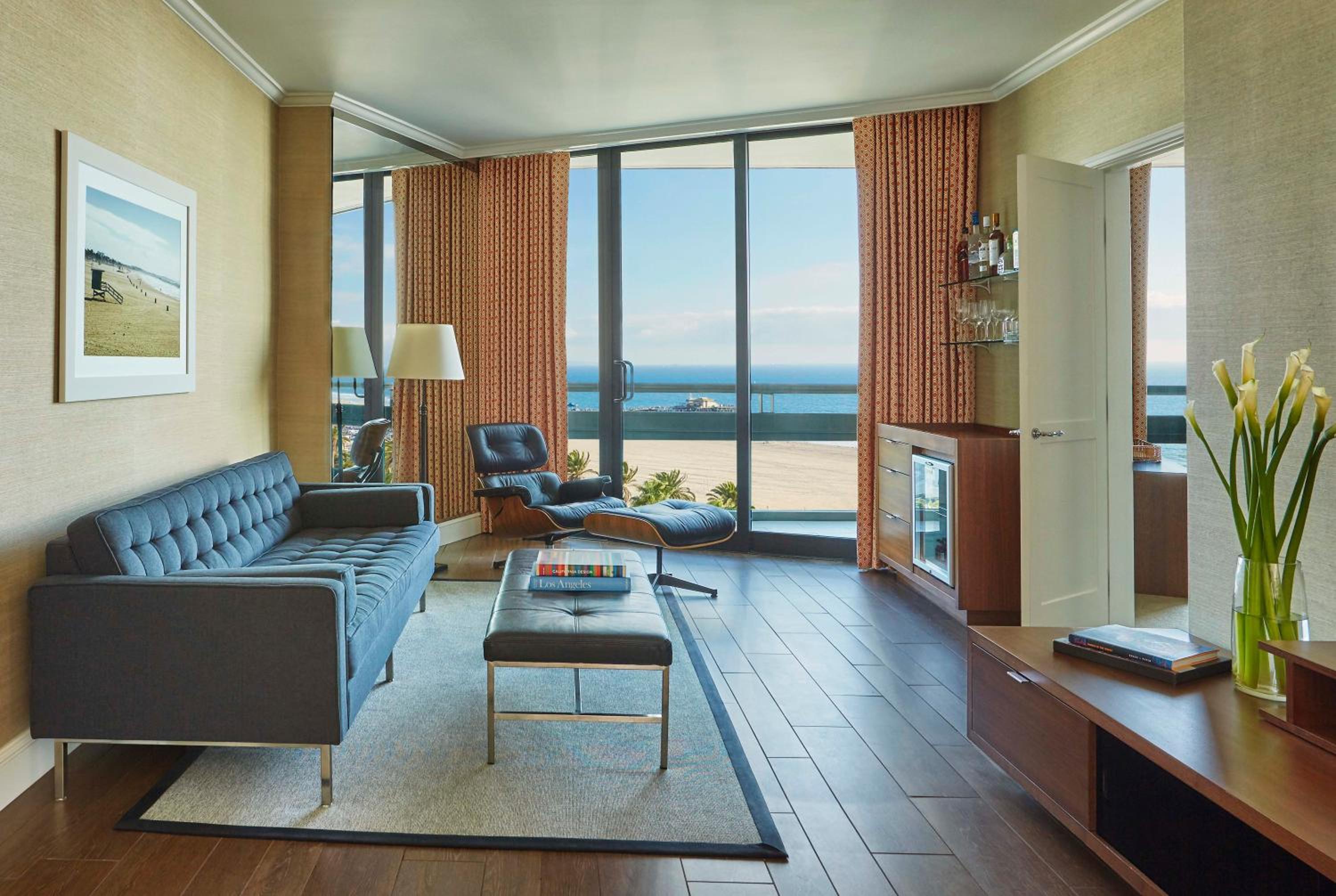 Tower King Suite