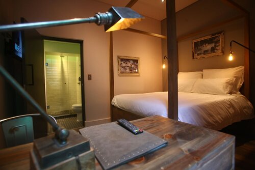 Номер (8) в The Grey Hotel