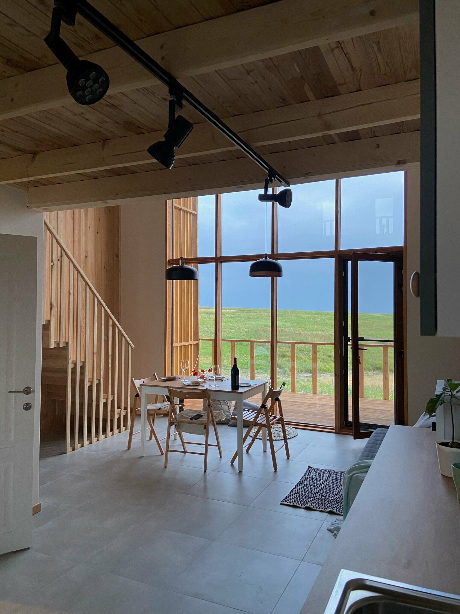 Дом Барн с террасой и видом на море