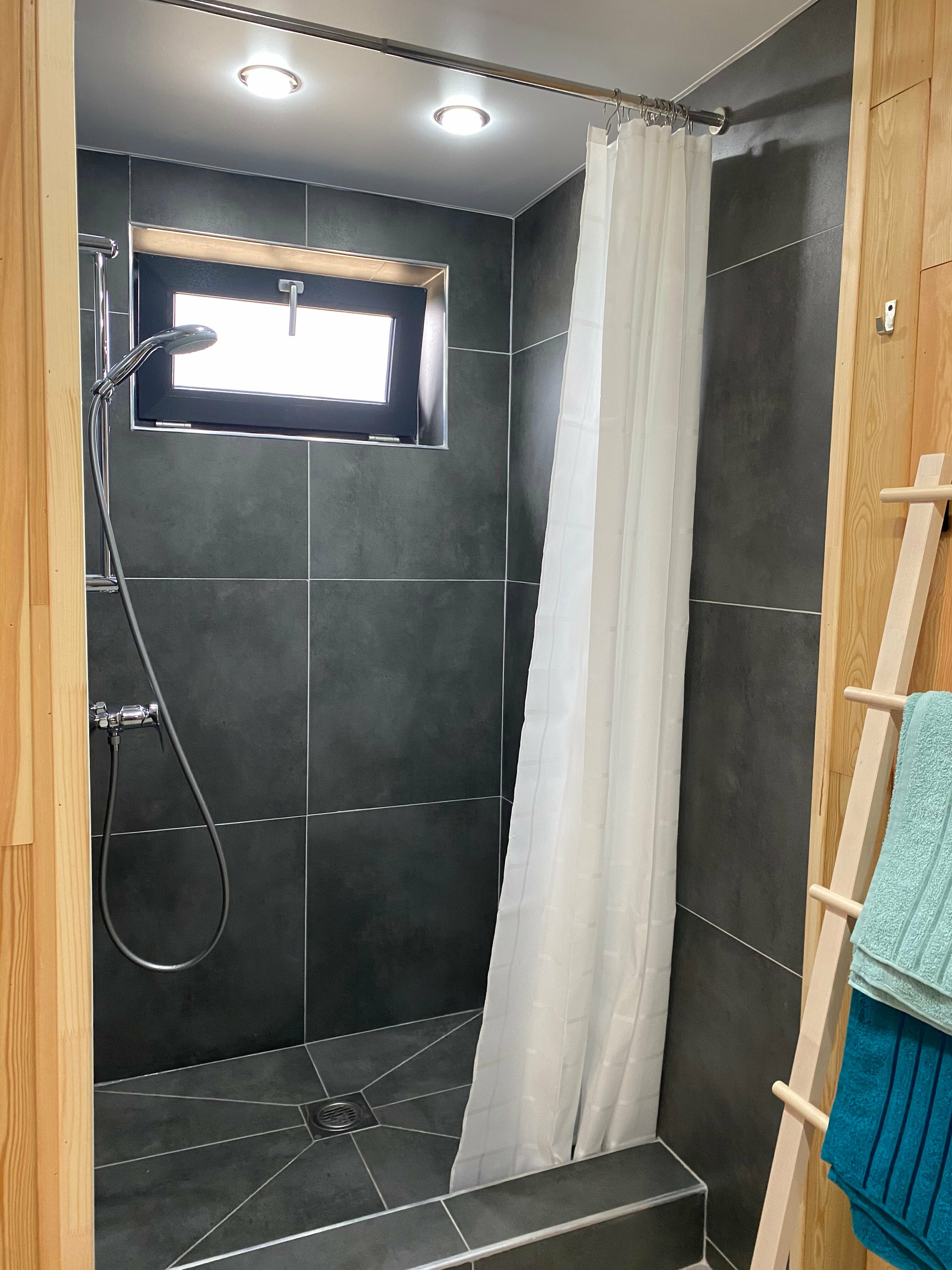 Дом Барн с террасой и видом на море