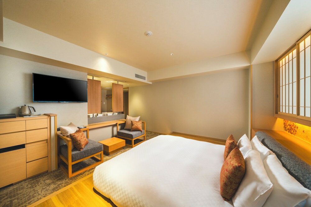 Deluxe Room, 1 King Bed, Non Smoking, Bathtub