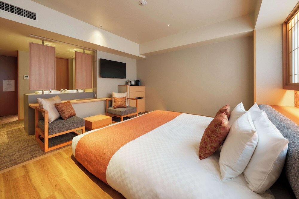 Deluxe Room, 1 King Bed, Non Smoking, Bathtub