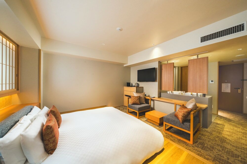 Deluxe Room, 1 King Bed, Non Smoking, Bathtub
