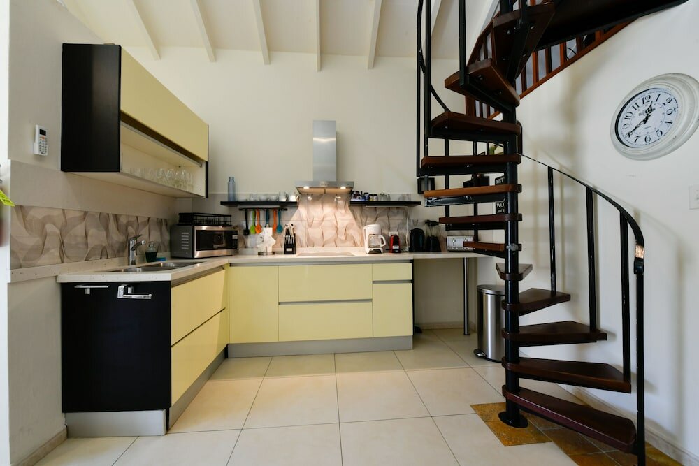 Pool Side Villa Little 1 with Gallery