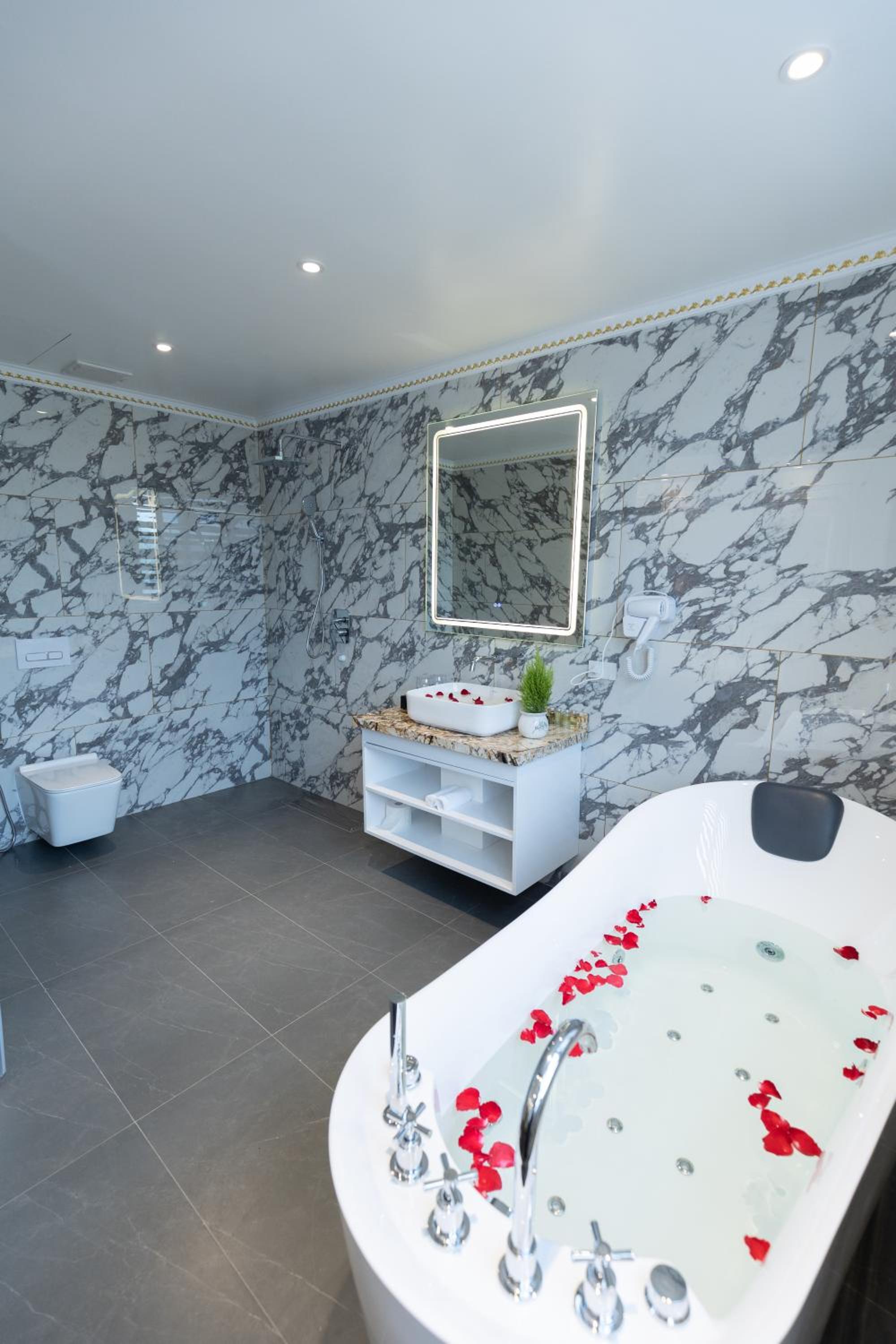 Suite with Spa Bath