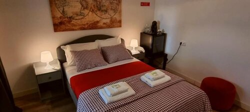 Двухместный номер базового типа с 1 двуспальной кроватью, отдельная ванная комната в Village Cascais Guest House