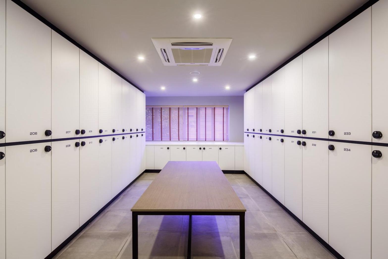 King Pod In Mixed Dorm