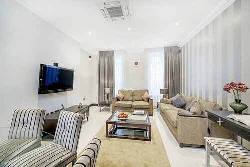 Standard Apartment, 3 Bedrooms (Lower Ground floor) в 130 Queen's Gate Apartments