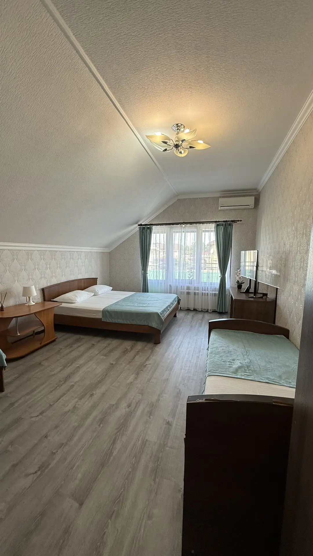 Cемейный номер с собственной ванной комнатой