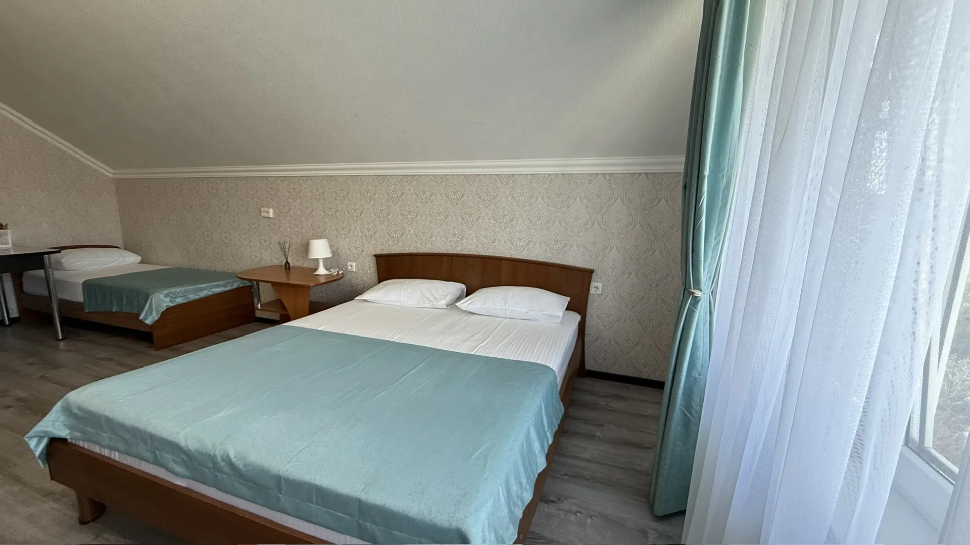 Cемейный номер с собственной ванной комнатой