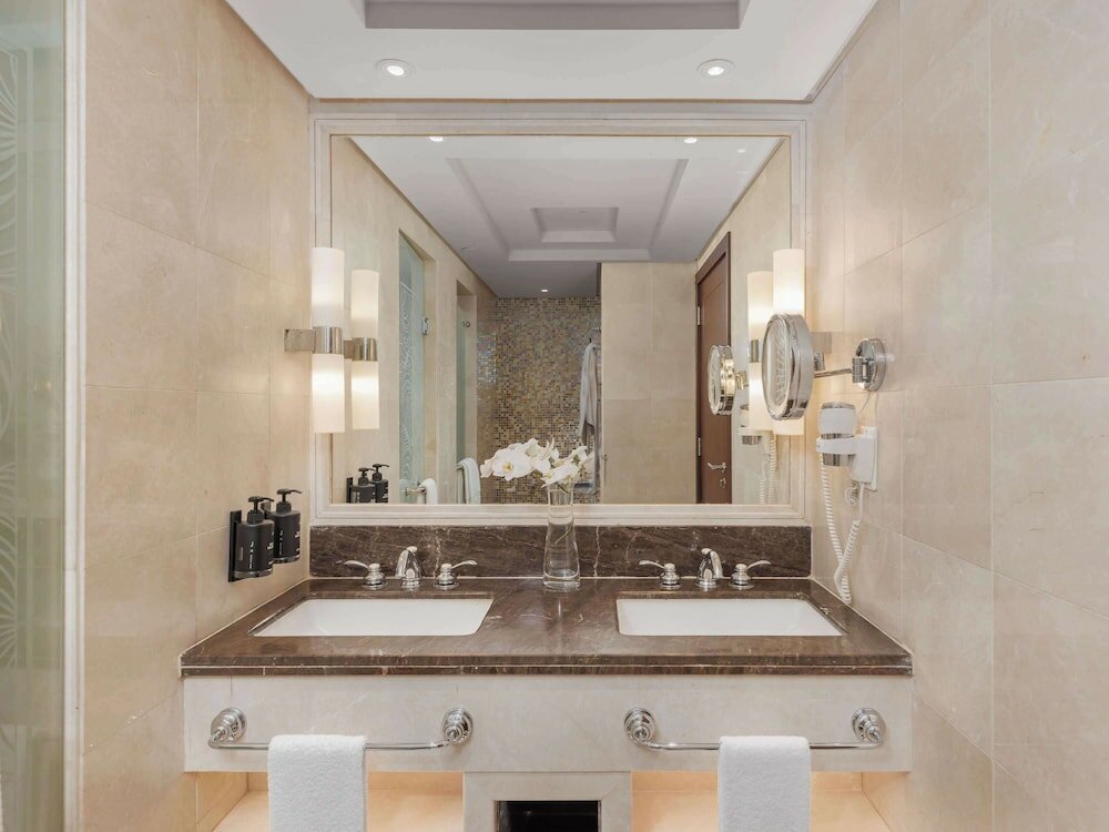 Signature Suite, 1 Bedroom (Partial Kaaba View)