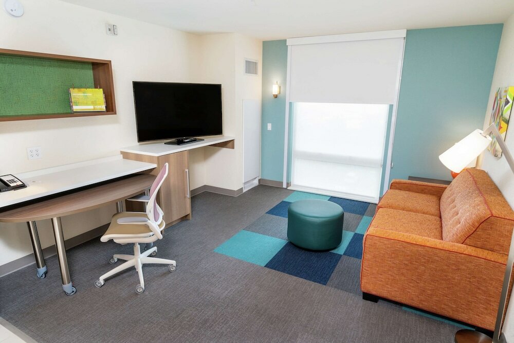 Suite, 1 King Bed, Accessible