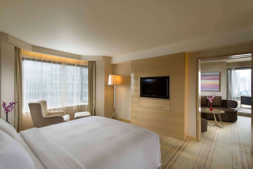 Suite, 1 King Bed, Terrace