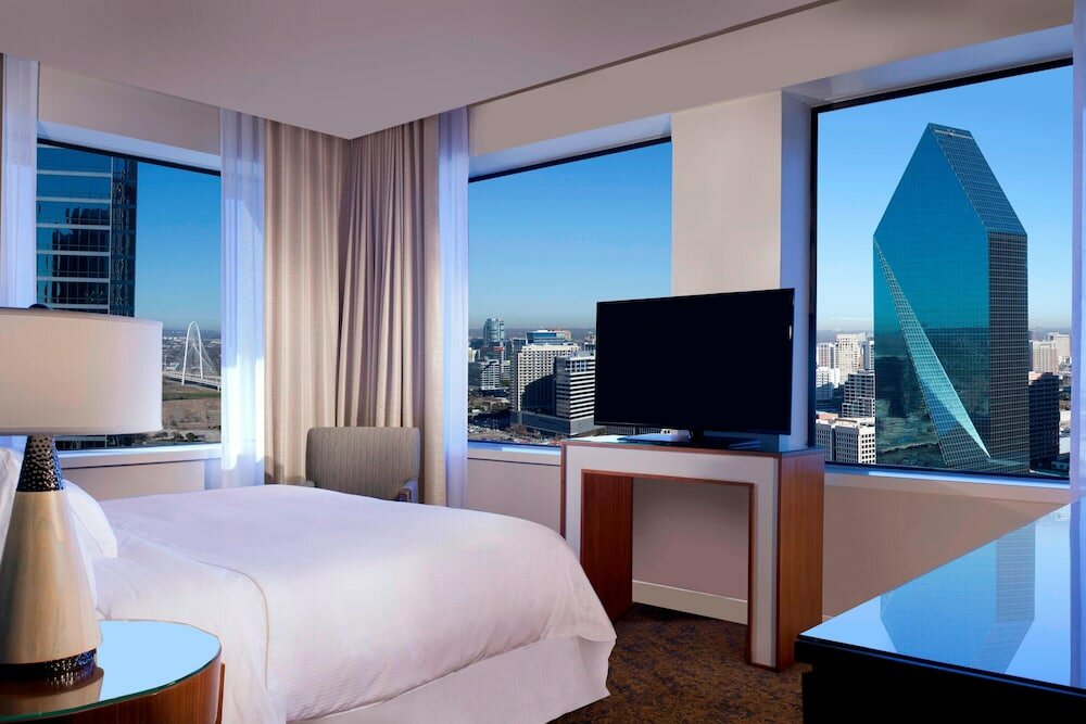 Suite, 1 King Bed, Corner
