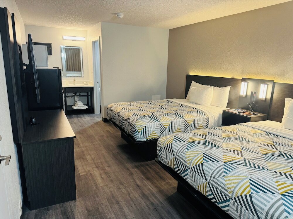 Standard Room, 2 Queen Beds, Non Smoking