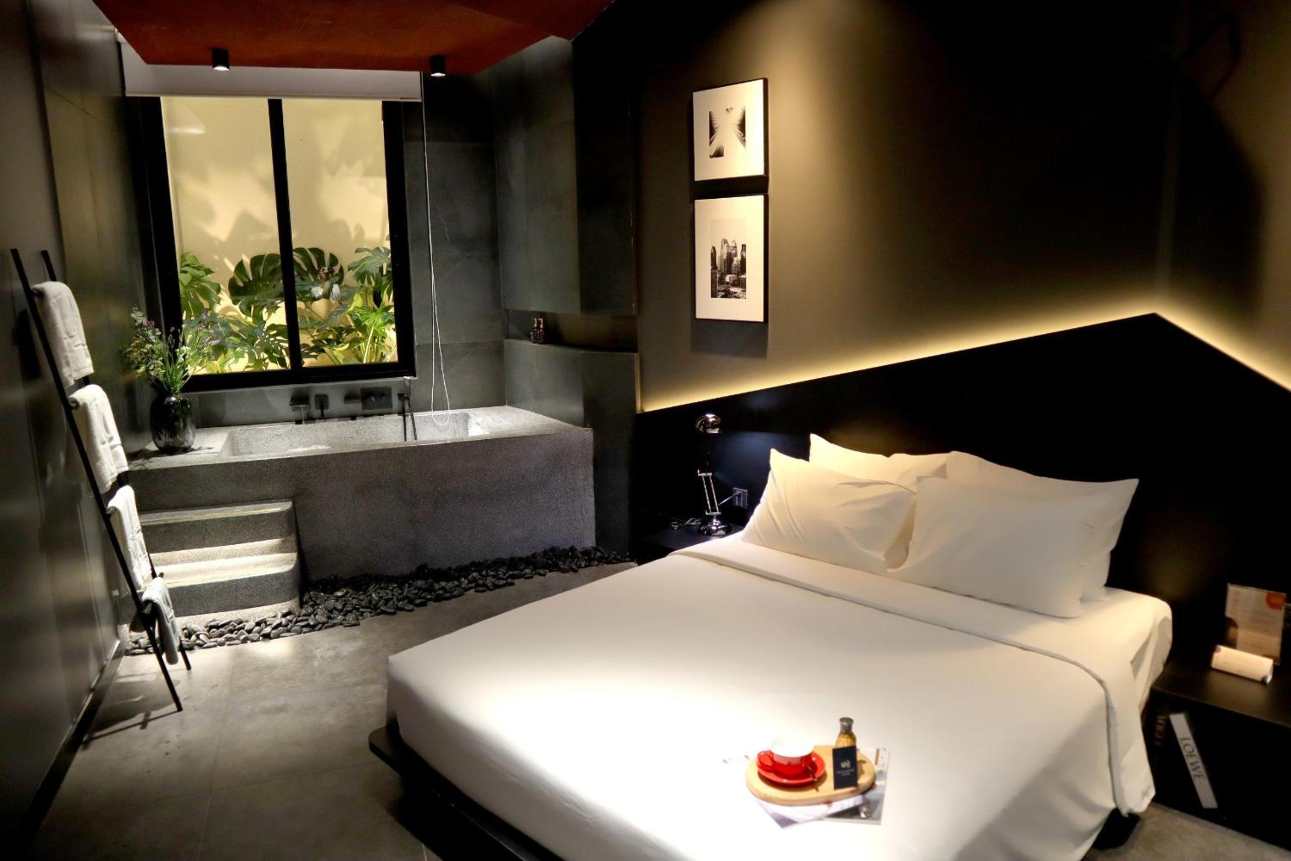 Kin Inspired 2 Skylight View