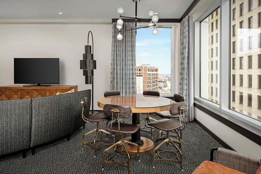 Suite, 1 King Bed, City View