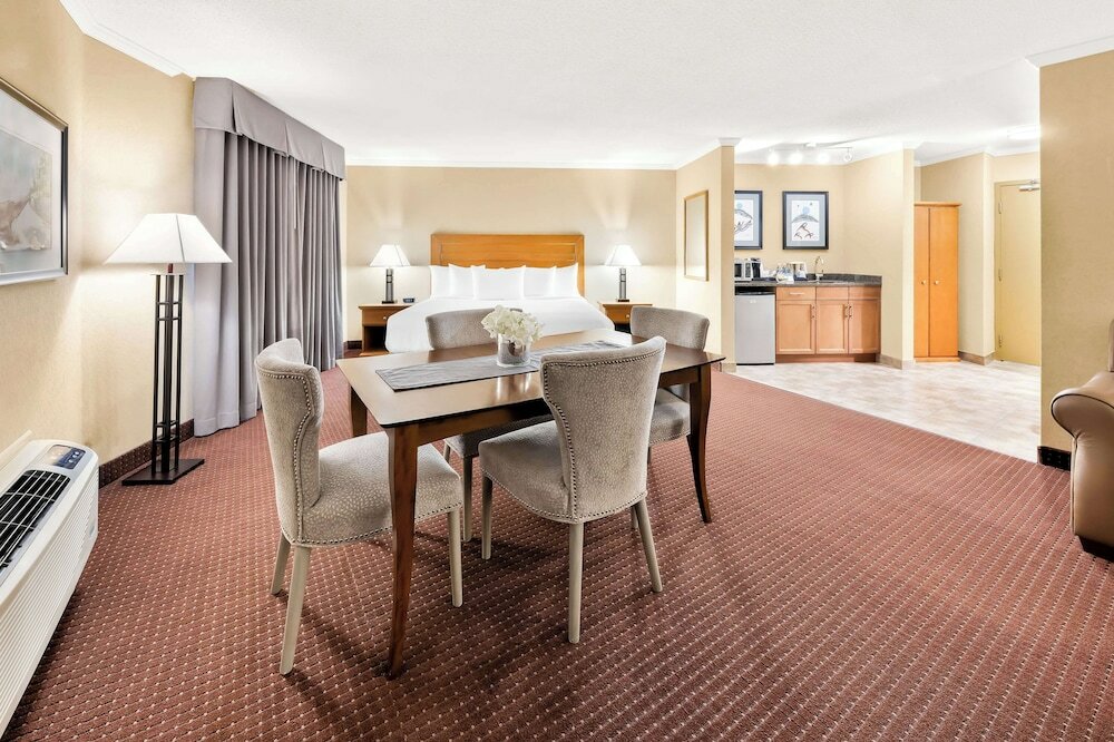 Suite, 1 King Bed, Non Smoking, Refrigerator & Microwave