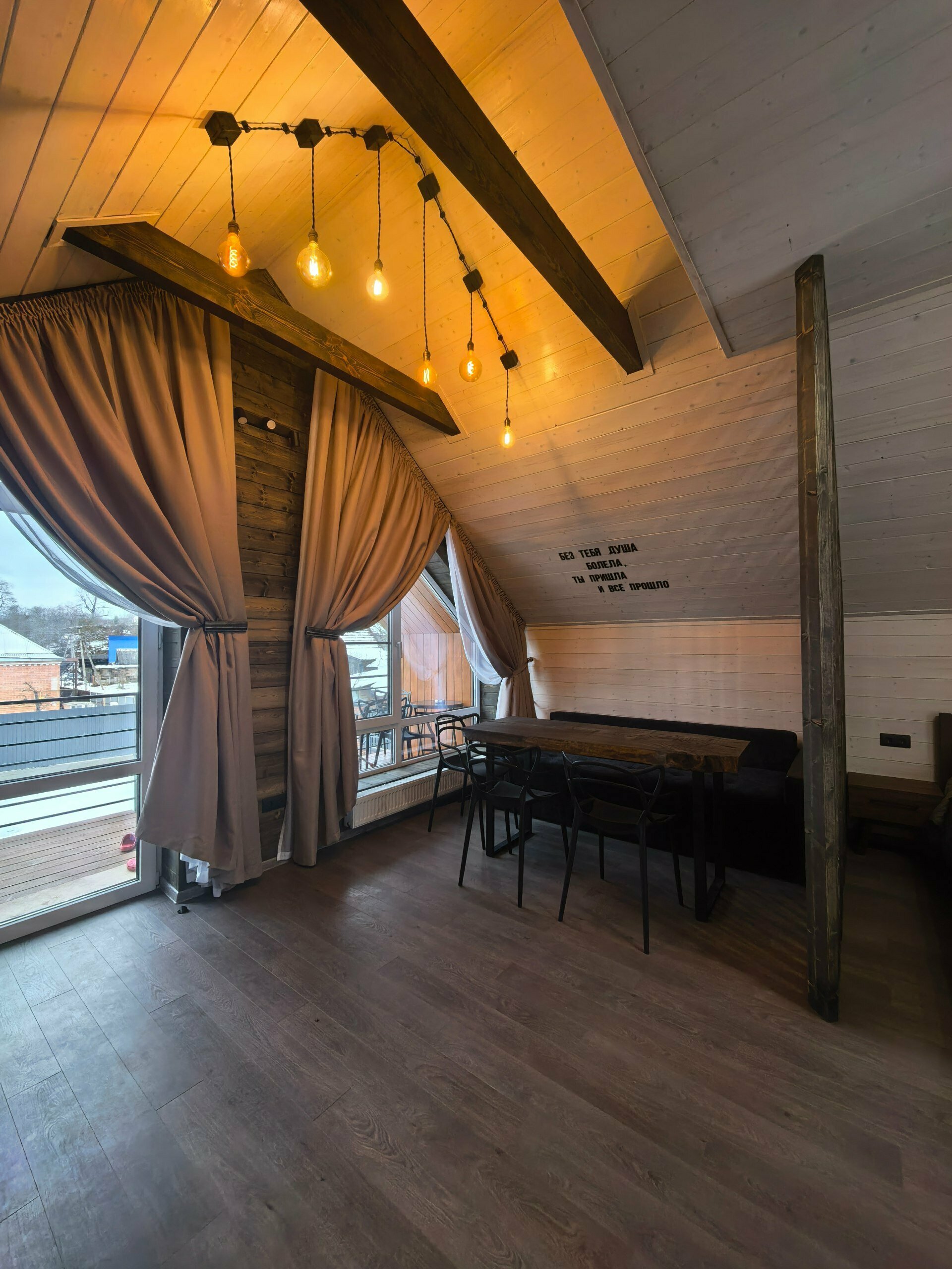 Улучшенный четырёхместный номер с балконом и с собственной кухней