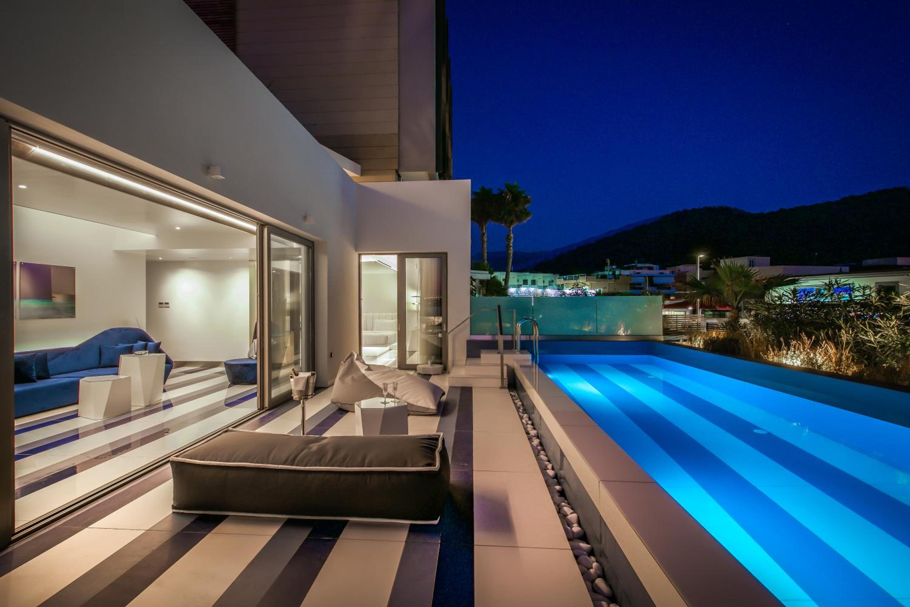 Gold Star Suite with Private Pool