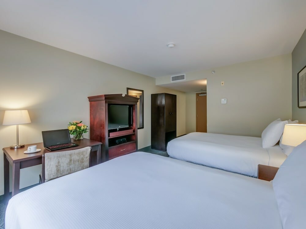 Deluxe Room, 2 Queen Beds, Mountain View