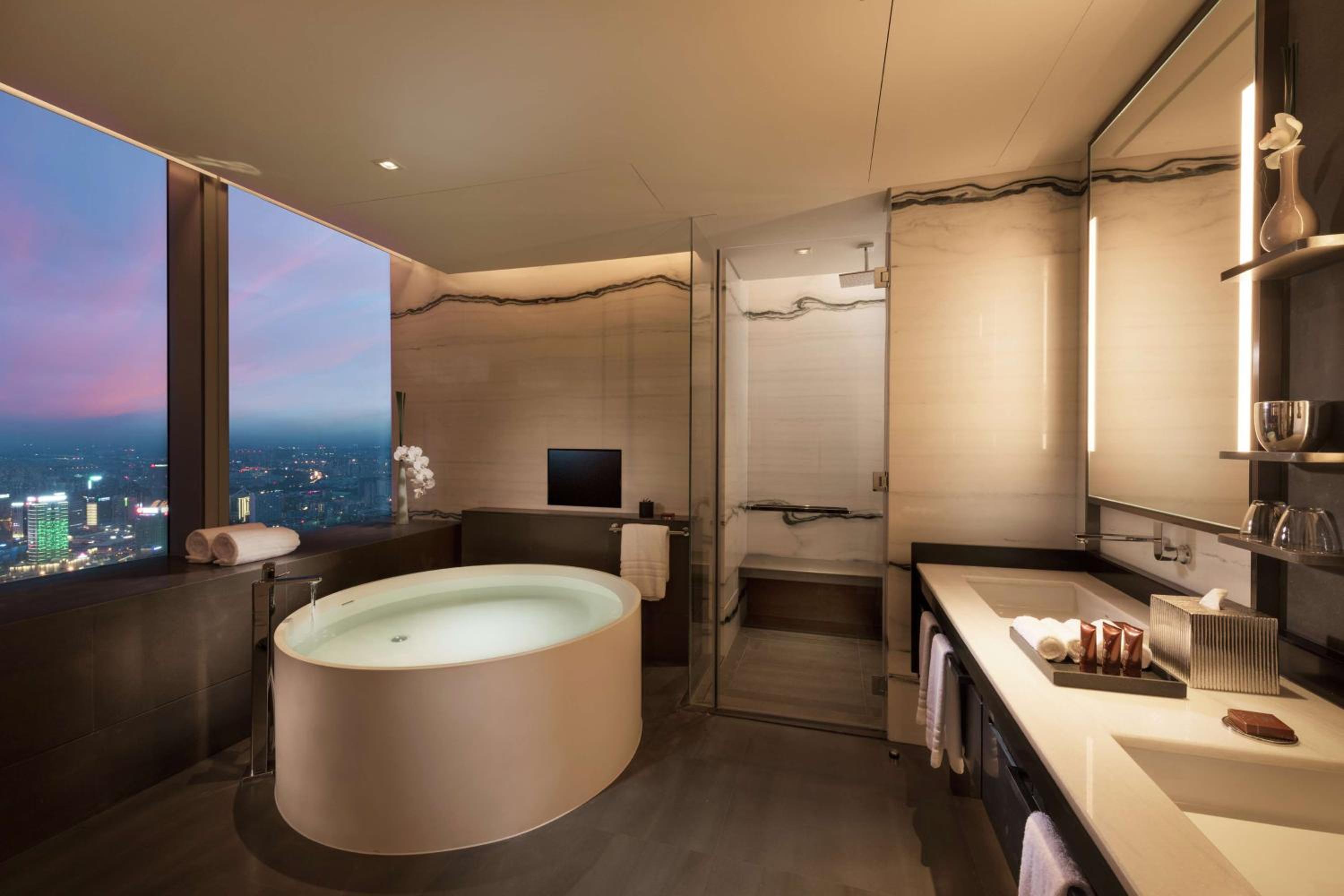 One-Bedroom King Suite